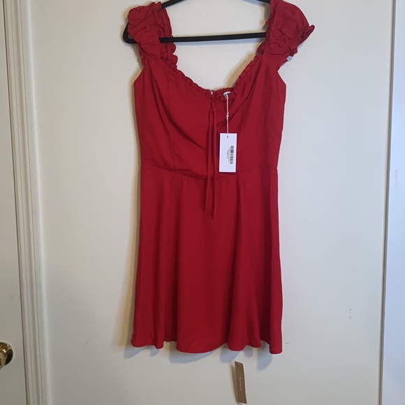NWT Reformation Pacey dress in Cherry Size 8 - Picture 5 of 12
